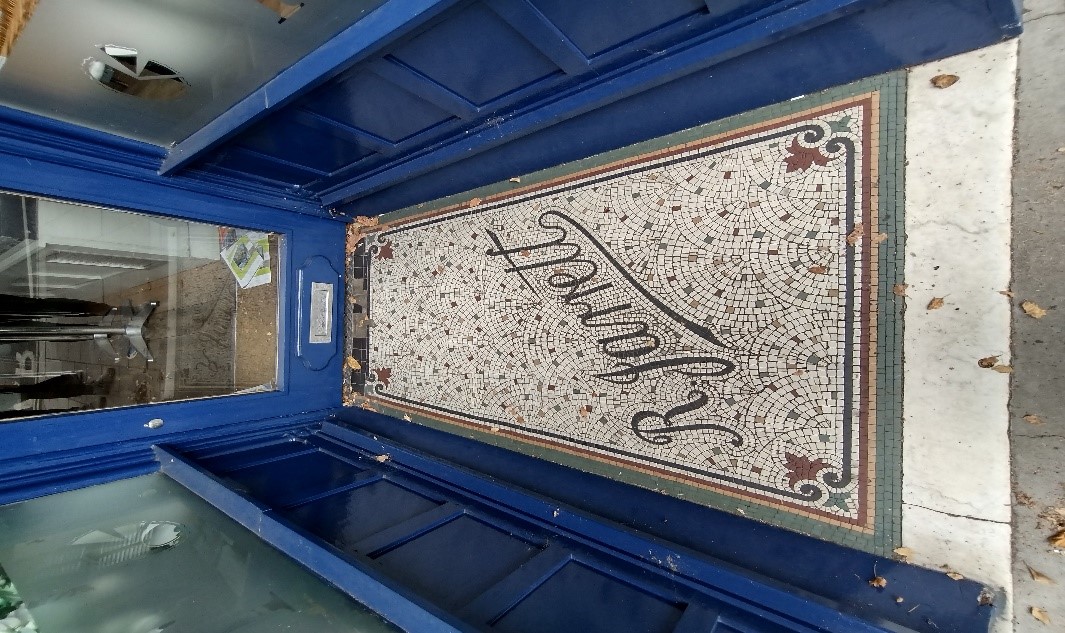 Figure 84 Tiled entrance to 45 High Street