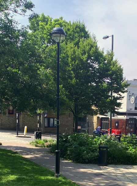 Figure 108 Example of Globus streetlight in Elmfield House Gardens