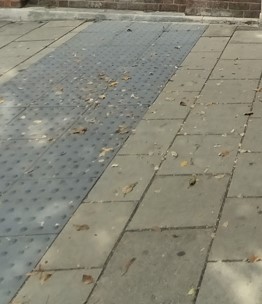 Figure 122 Textured paving at pedestrian crossing