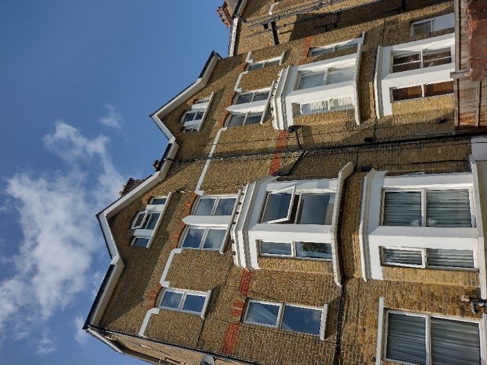 Figure 39 3-5 Ferry Road showing uPVC windows at number 3. These are poor replacements of the original sashes.