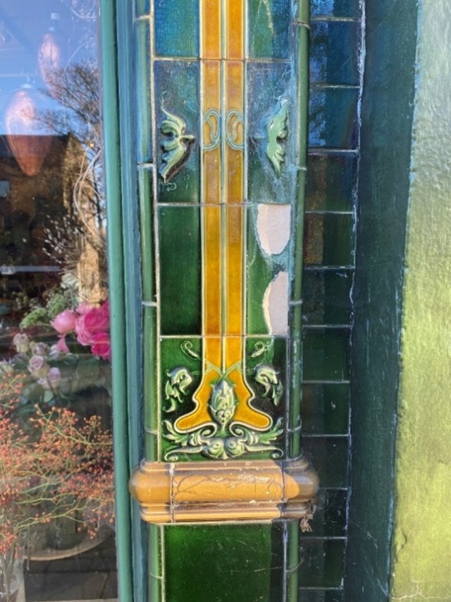 Figure 184 Glazed tile details at 62 Hill Rise