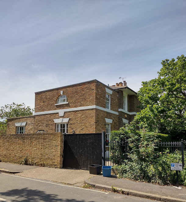 Figure 12: 1 Trafalgar Road, with a prominent two-storey side extension