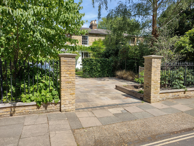 Figure 34: Wall and railings to 16 Trafalgar Road