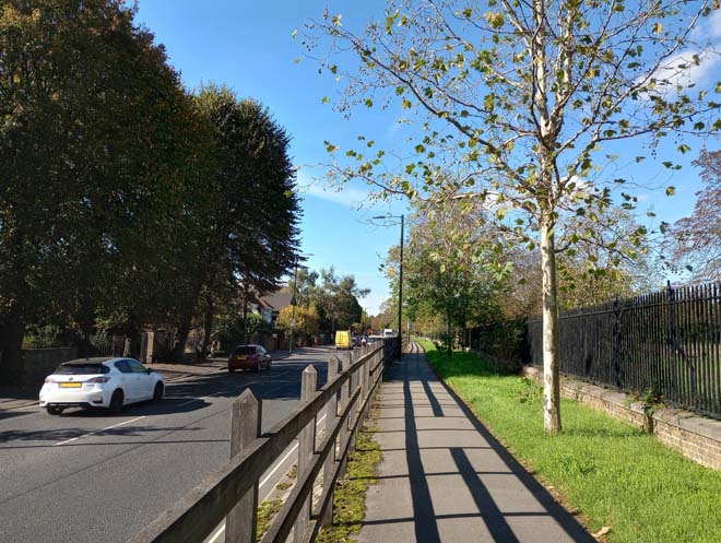 Figure 34: View looking west along Hampton Court Road at the transition from Hampton Court Green towards Hampton Village