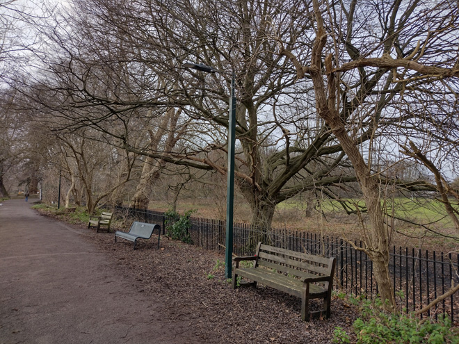 Fig. 24: The Thames path has simple paving and street furniture which could be more sympathetic to their context