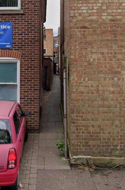 Fig. 158: Narrow public footpath providing access to King Street