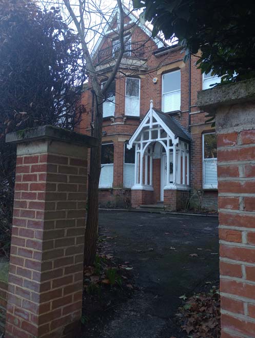 Figure 33: Gabld porch in Kew Road