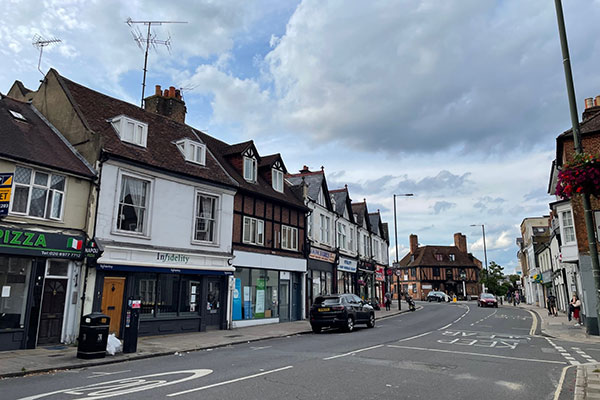 Night-time road closures planned for Hampton Wick High Street and Hampton Court Road